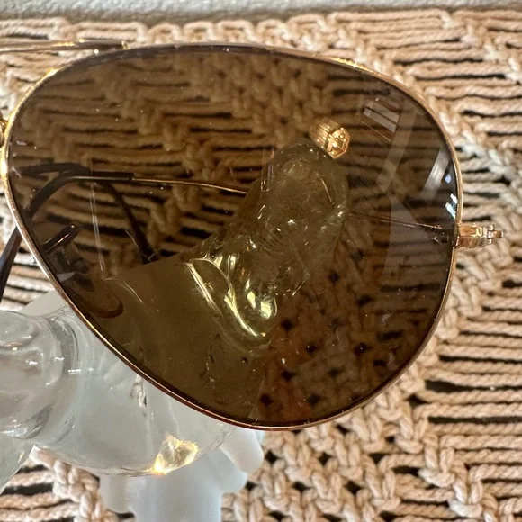 Ray Ban Polarized Classic Gold Framed Aviator Sunglasses - Picture 10 of 14